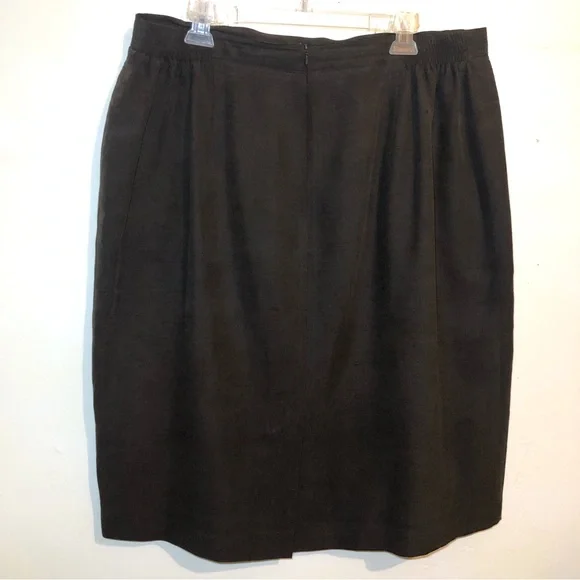 Dana Buchman 100% Silk Skirt in Brown with Back Split, size 20 - Picture 2 of 9